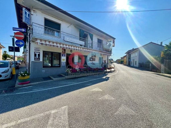 negozio in vendita a Pozzuolo del Friuli