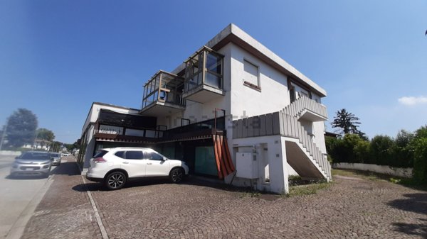 negozio in vendita a Pozzuolo del Friuli