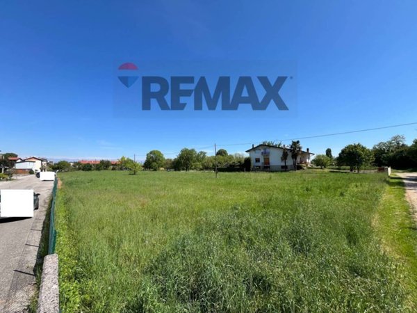 terreno edificabile in vendita a Pozzuolo del Friuli in zona Zugliano