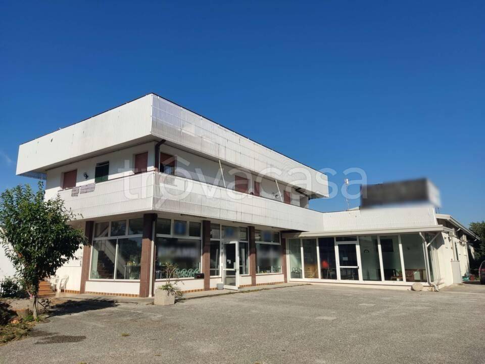 locale commerciale in vendita a Pozzuolo del Friuli