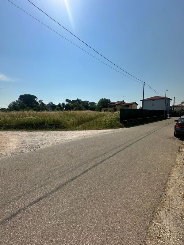 terreno edificabile in vendita a Pozzuolo del Friuli in zona Carpeneto