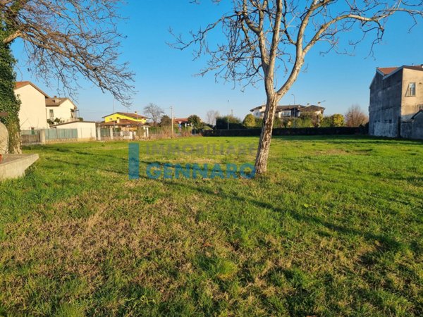 terreno in vendita a Pozzuolo del Friuli in zona Pozzuolo del Friuli