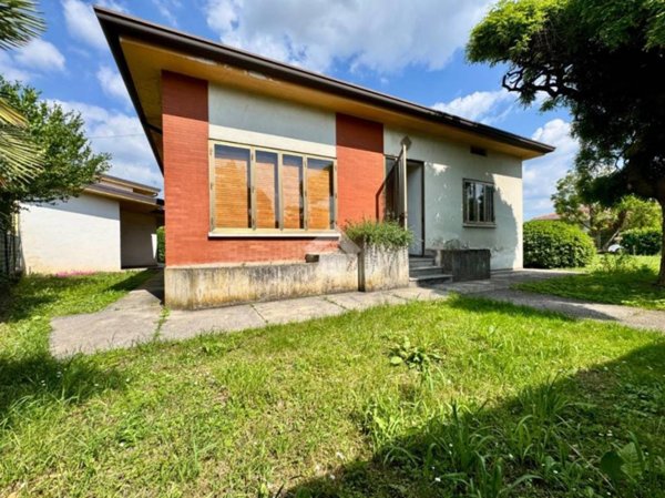 casa indipendente in vendita a Pradamano in zona Lovaria