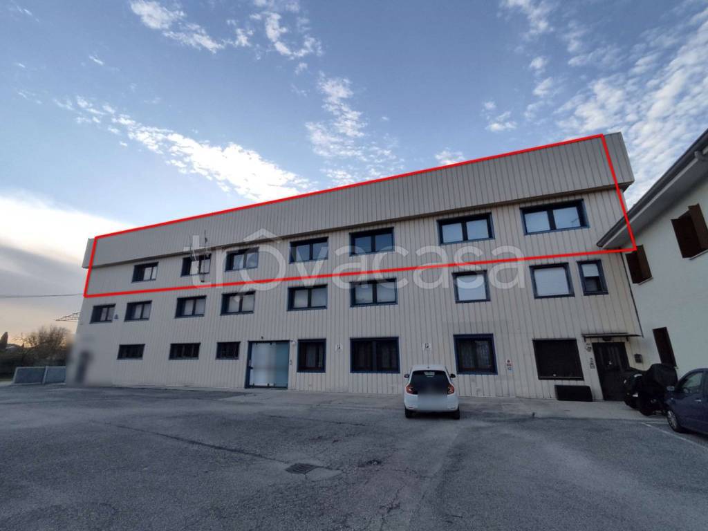 locale di sgombero in vendita a Pradamano