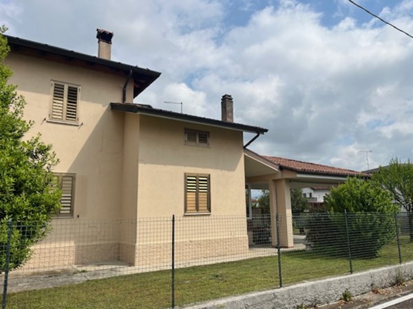 casa indipendente in vendita a Pradamano