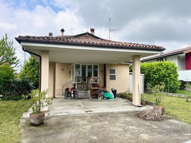 casa indipendente in vendita a Pradamano