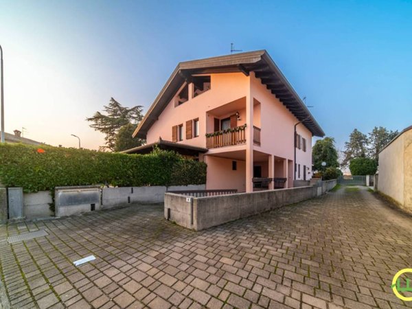 casa indipendente in vendita a Pradamano in zona Lovaria
