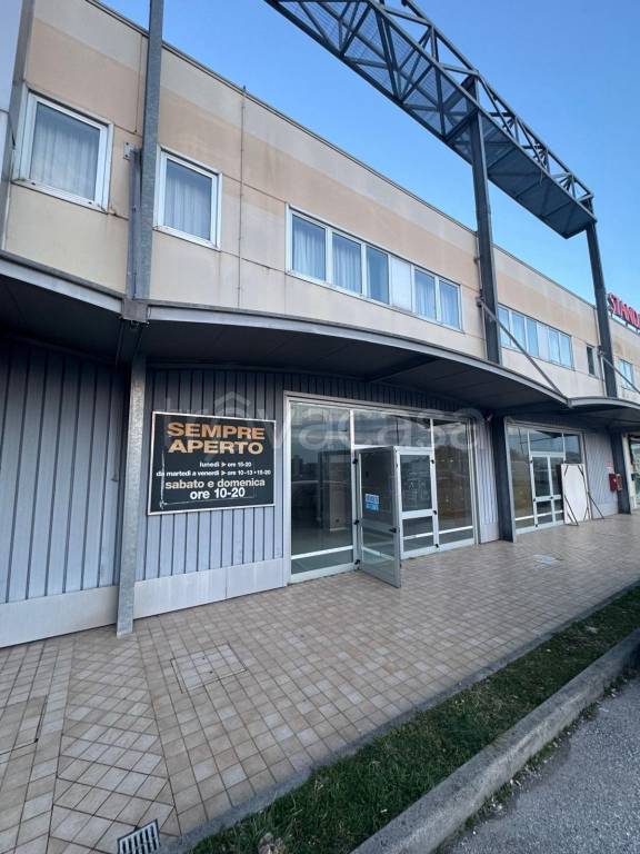 negozio in vendita a Pradamano