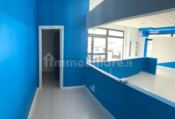 negozio in vendita a Pradamano in zona Lovaria