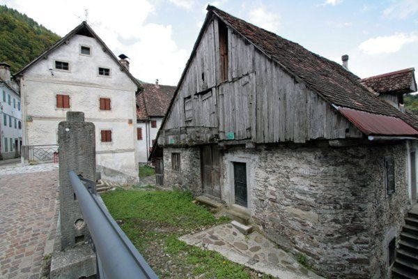 appartamento in vendita a Prato Carnico in zona Pesariis