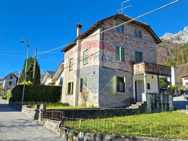 casa indipendente in vendita a Prato Carnico in zona Osais