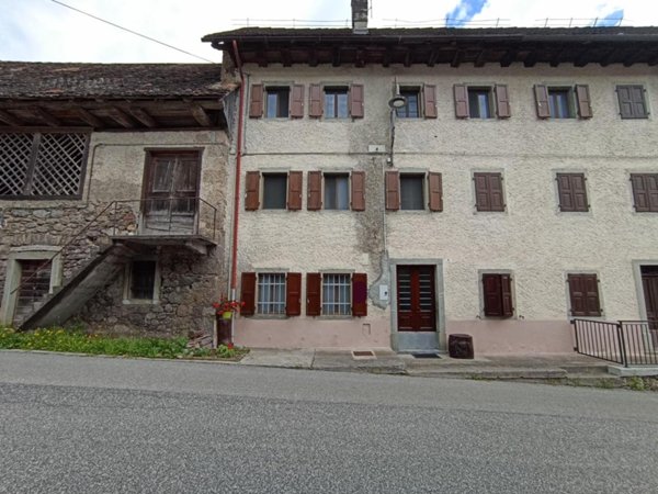 casa indipendente in vendita a Prato Carnico