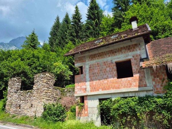casa indipendente in vendita a Prato Carnico in zona Pesariis