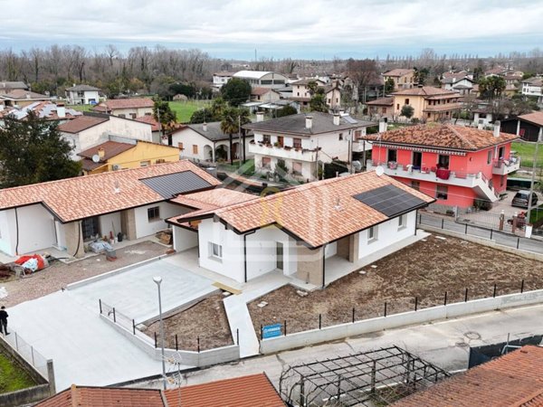 casa indipendente in vendita a Precenicco