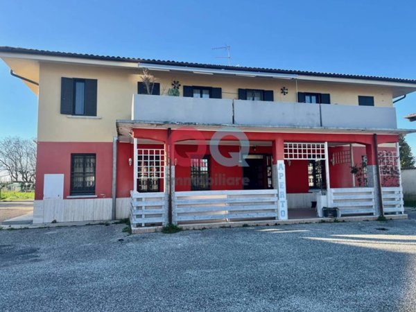 negozio in vendita a Premariacco in zona Orsaria