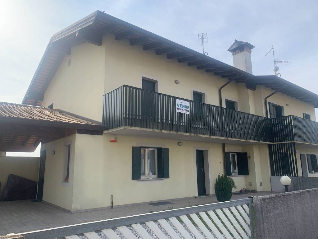 appartamento in vendita a Premariacco in zona Ipplis