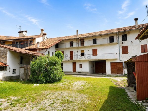 appartamento in vendita a Premariacco in zona Orsaria