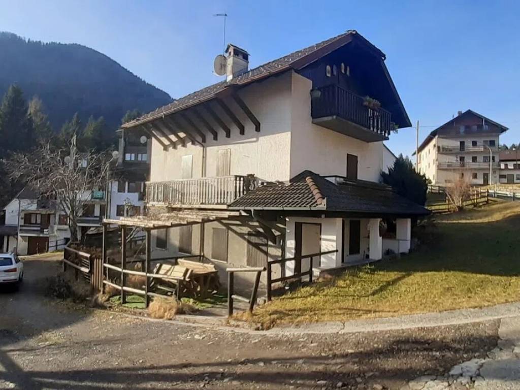 casa indipendente in vendita a Ravascletto