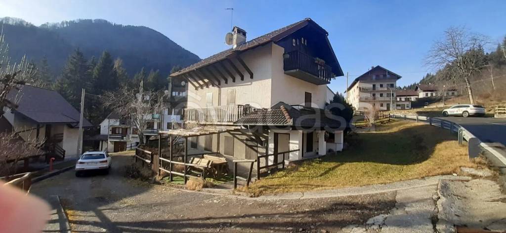 casa indipendente in vendita a Ravascletto