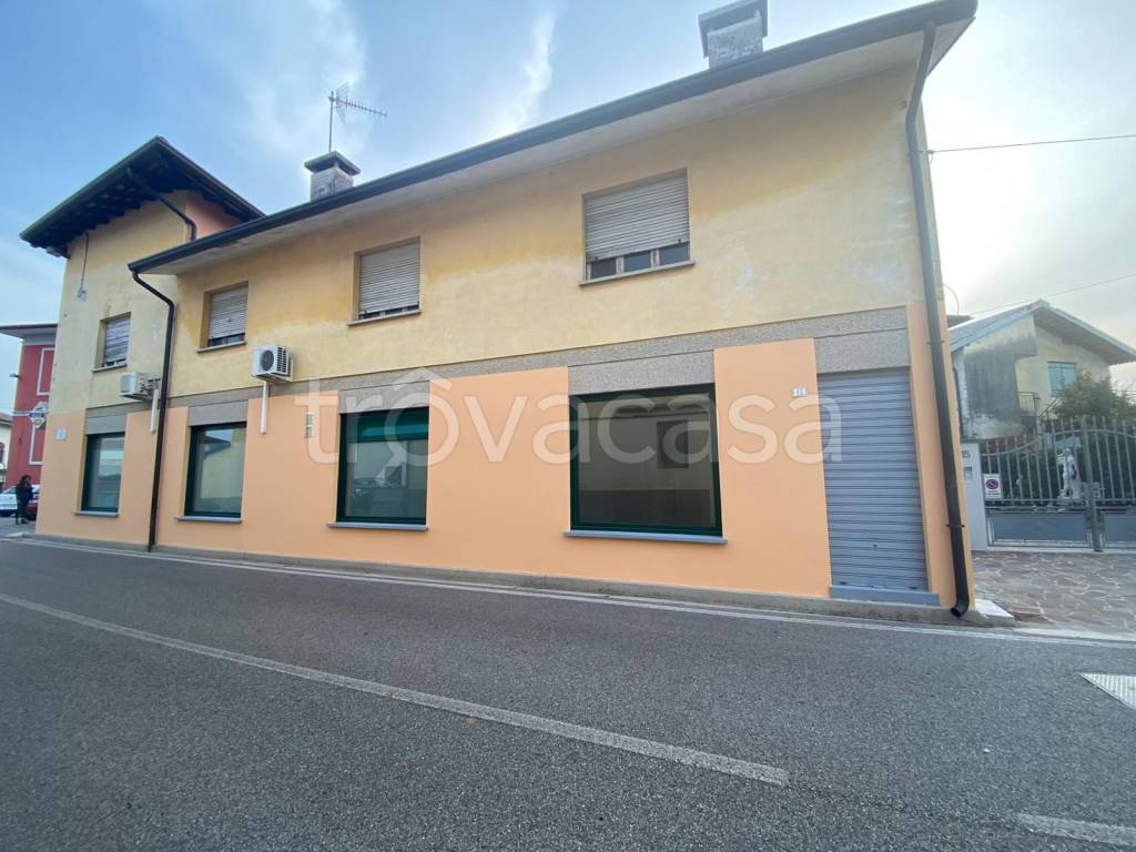 negozio in vendita a Reana del Rojale