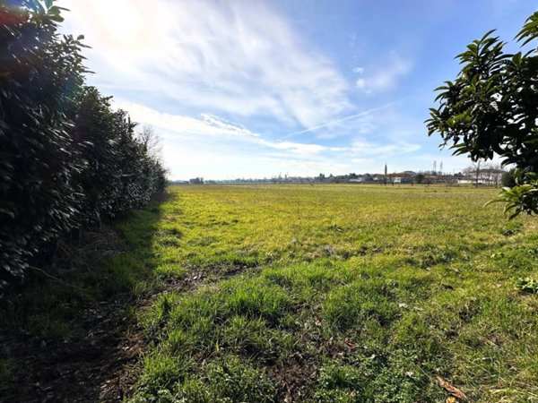 terreno edificabile in vendita a Reana del Rojale in zona Rizzolo