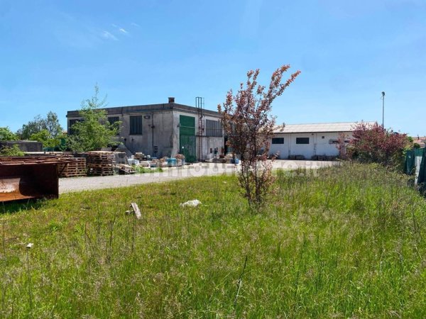 capannone in vendita a Reana del Rojale