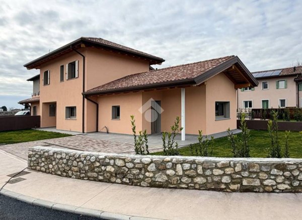 casa indipendente in vendita a Reana del Rojale