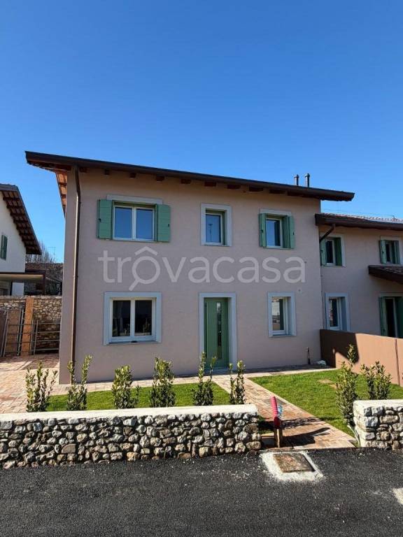 casa indipendente in vendita a Reana del Rojale in zona Vergnacco