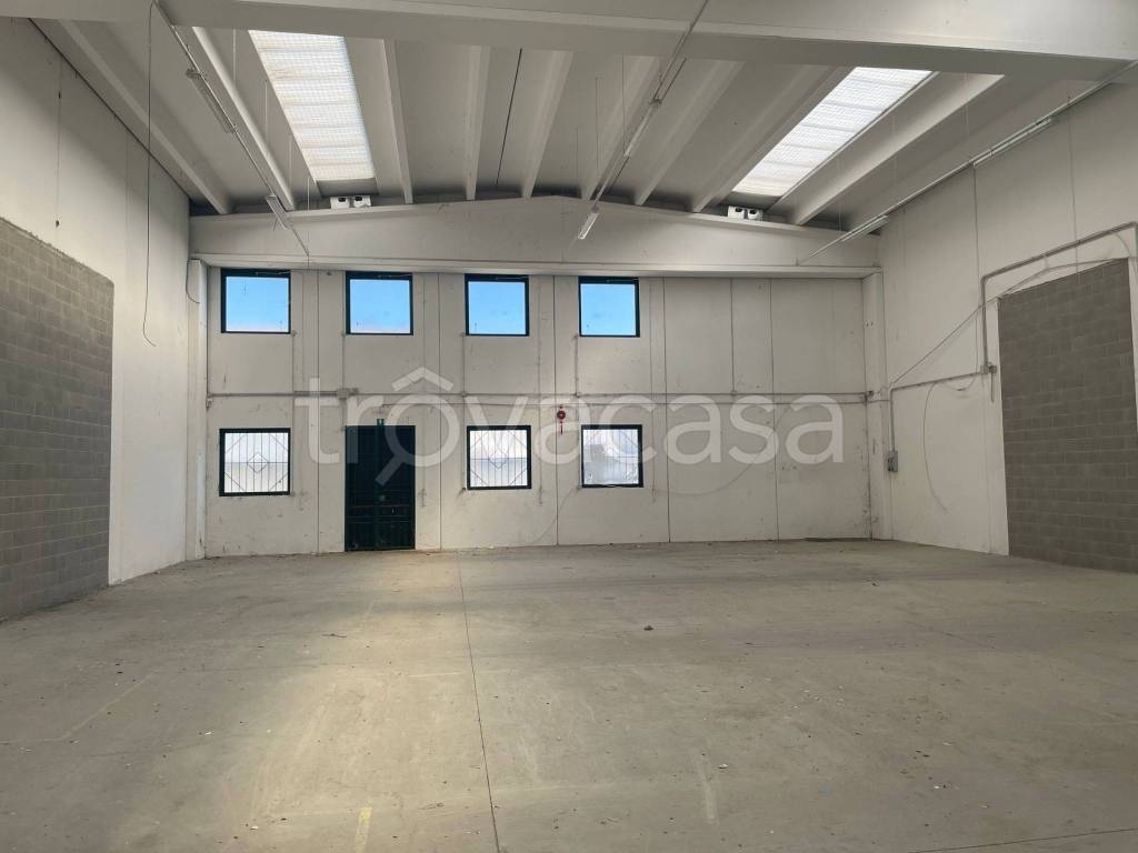 locale commerciale in vendita a Remanzacco