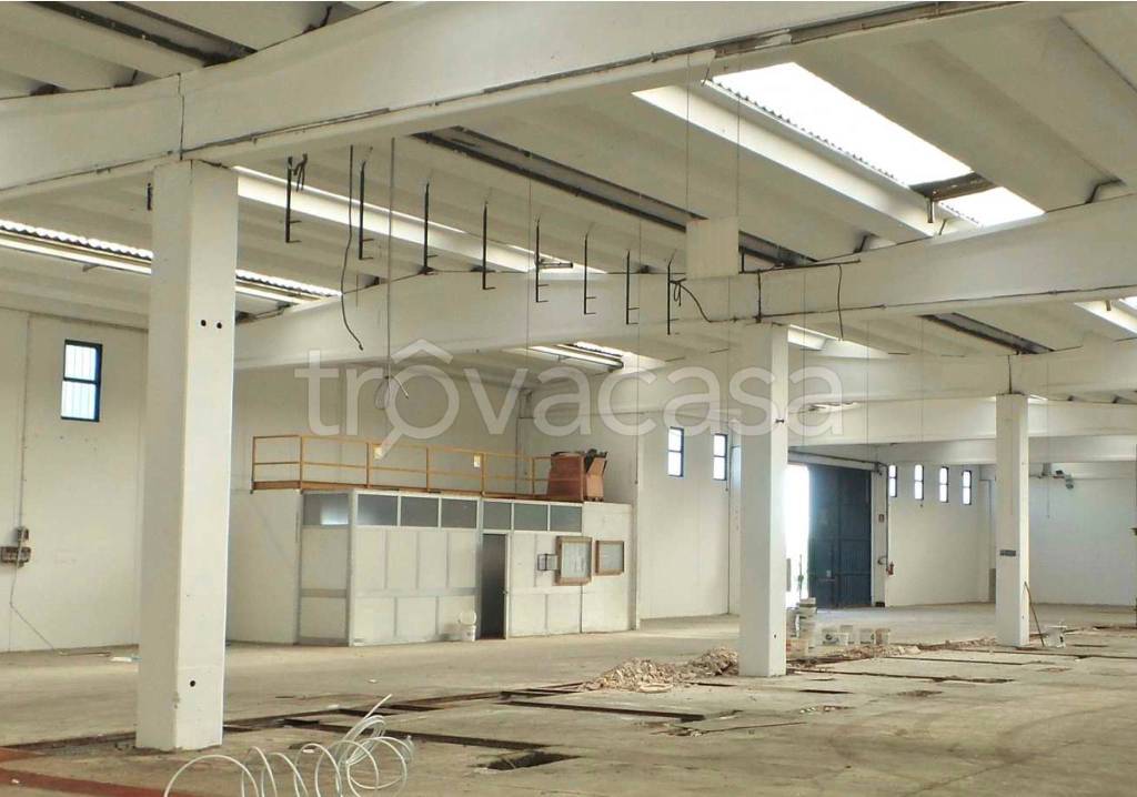 locale commerciale in vendita a Remanzacco