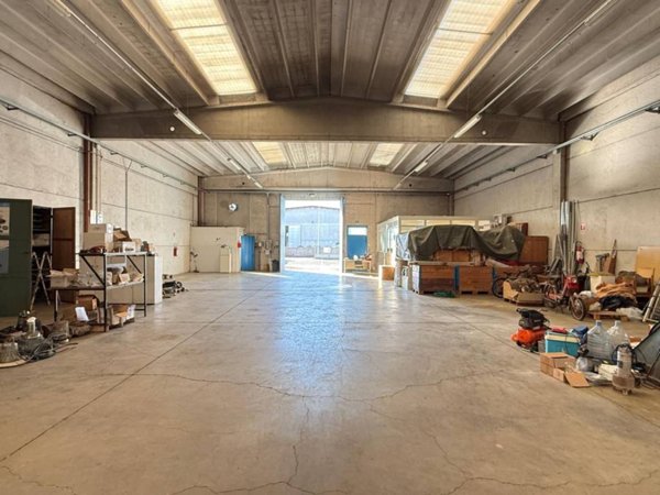 locale commerciale in vendita a Remanzacco