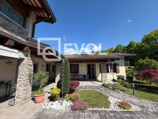 casa indipendente in vendita a Remanzacco in zona Cerneglons