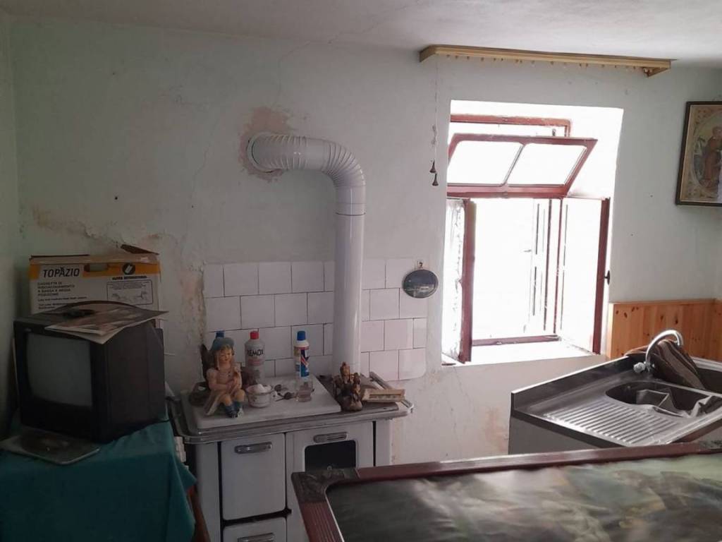 casa indipendente in vendita a Resia in zona Stolvizza