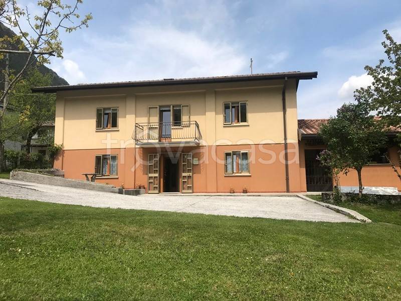 casa indipendente in vendita a Resia