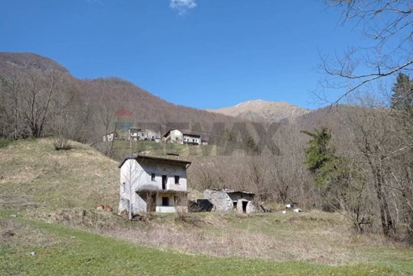 casa indipendente in vendita a Resia in zona Uccea
