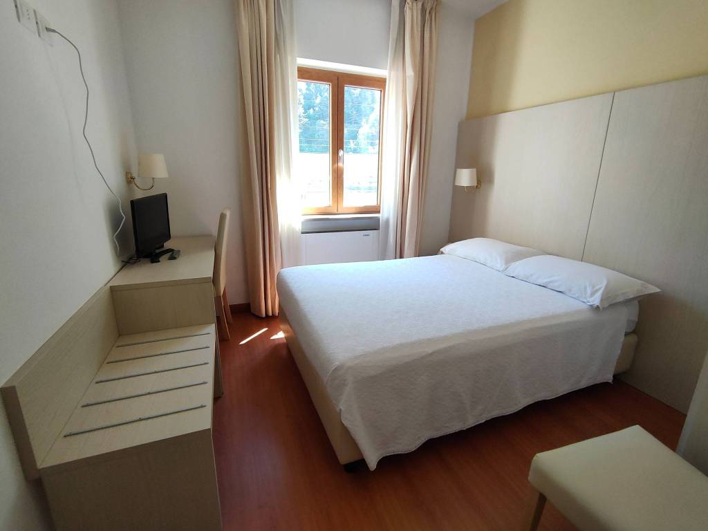 intera palazzina in vendita a Resiutta