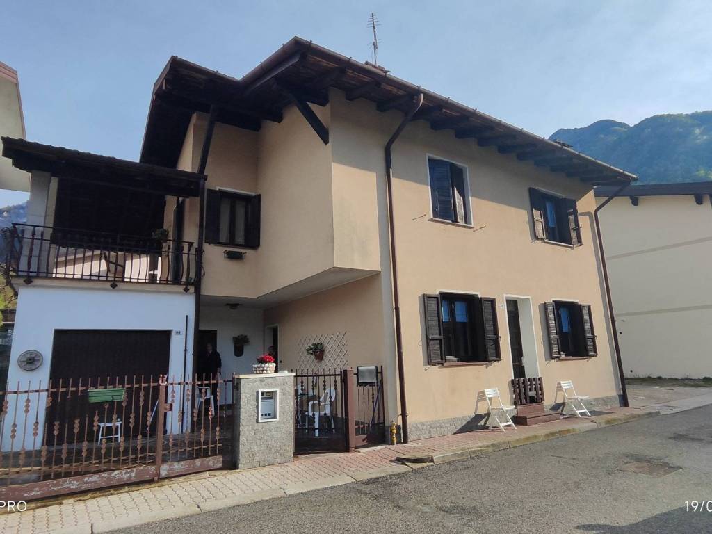 casa indipendente in vendita a Resiutta in zona Povici di Sotto