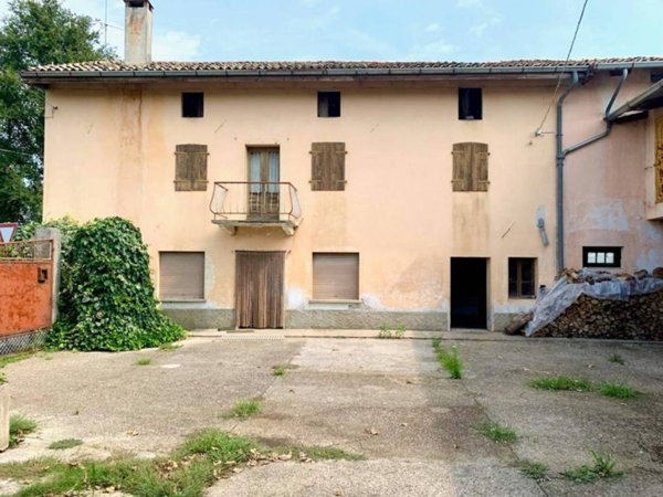 casa indipendente in vendita a Rive d'Arcano in zona Rodeano Basso