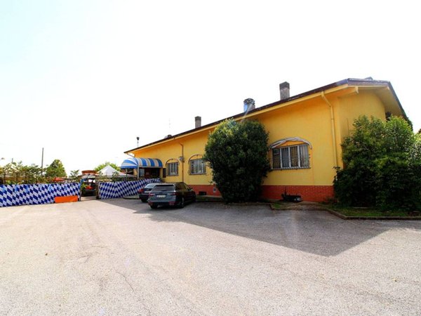 negozio in vendita a Rive d'Arcano