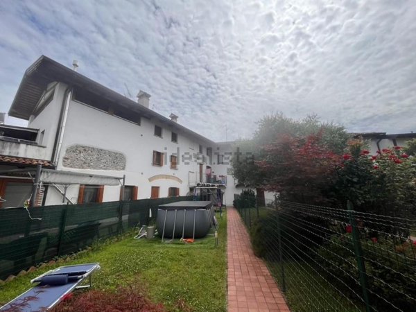 appartamento in vendita a Rive d'Arcano in zona Rodeano Basso
