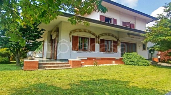 casa indipendente in vendita a Rive d'Arcano in zona Rodeano Basso