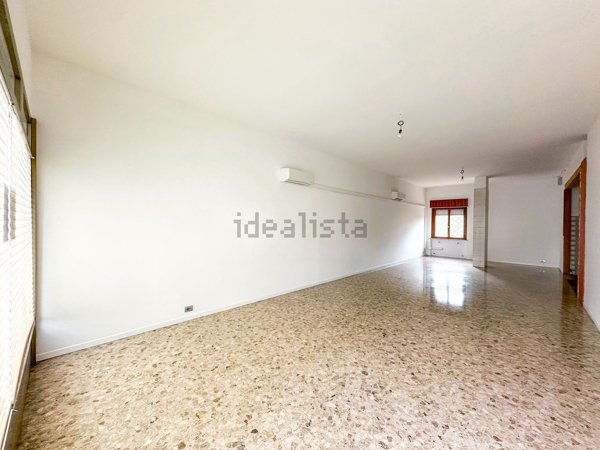 locale commerciale in vendita a Rive d'Arcano in zona Rodeano Basso