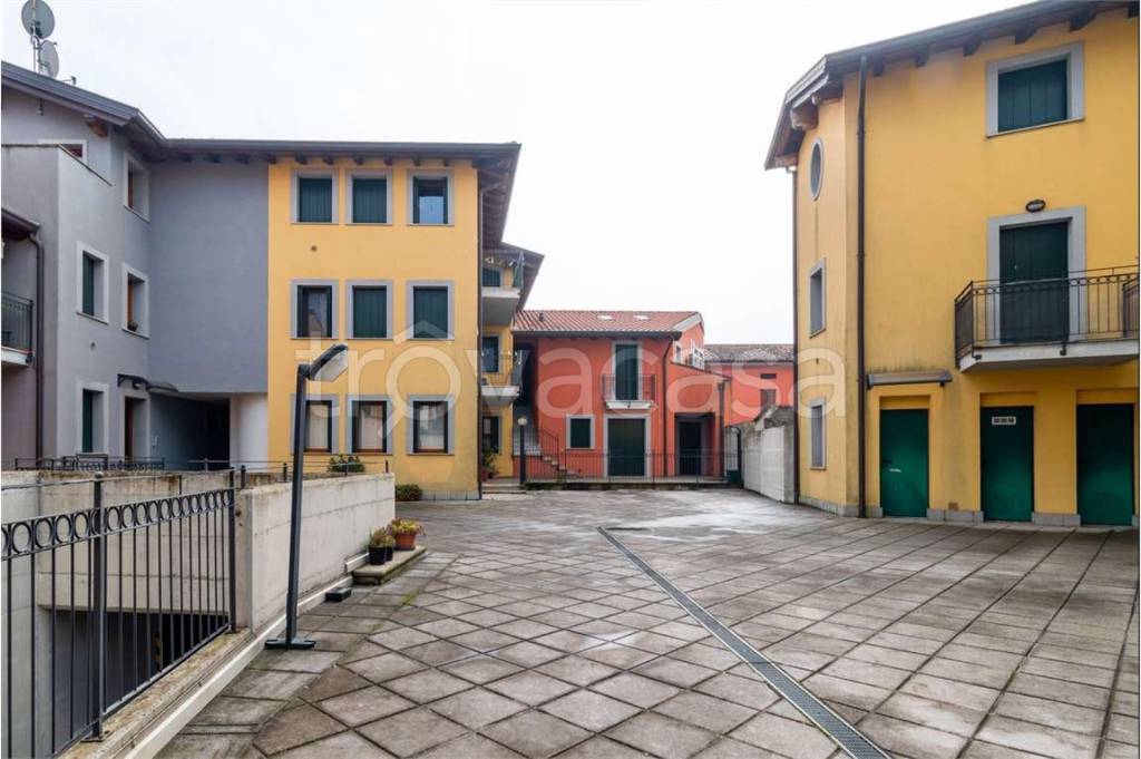 appartamento in vendita a Rive d'Arcano in zona Rodeano Basso
