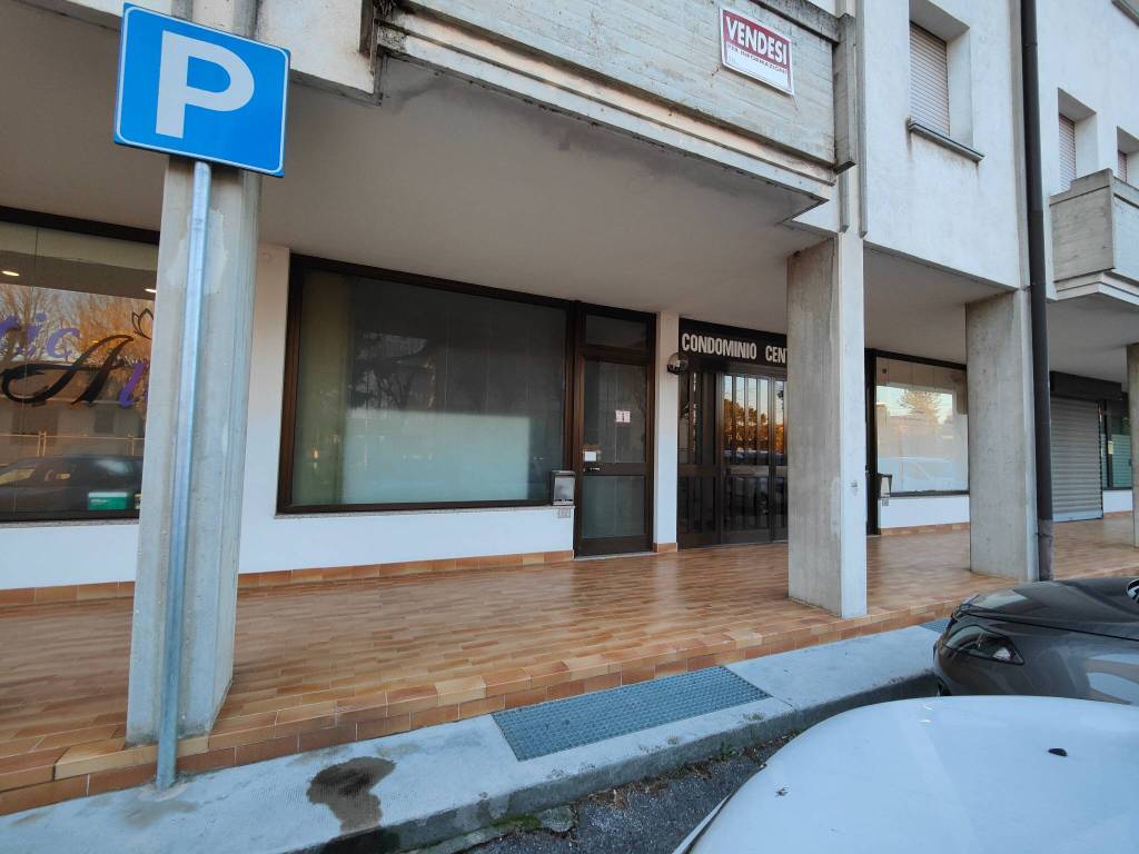 negozio in vendita a Ronchis
