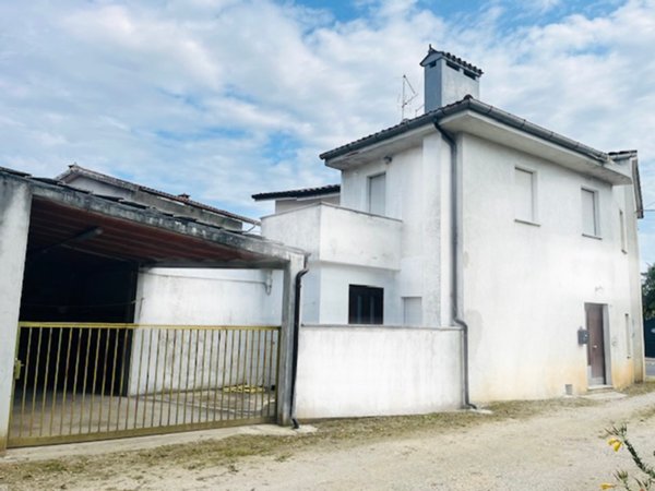 casa indipendente in vendita a Ronchis