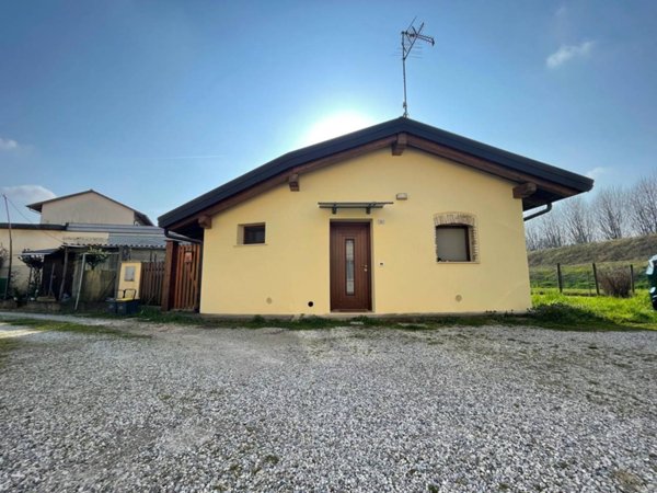 casa indipendente in vendita a Ronchis