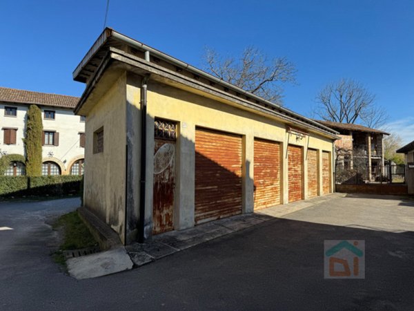 locale di sgombero in vendita a Ruda