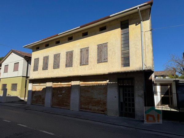 locale di sgombero in vendita a Ruda