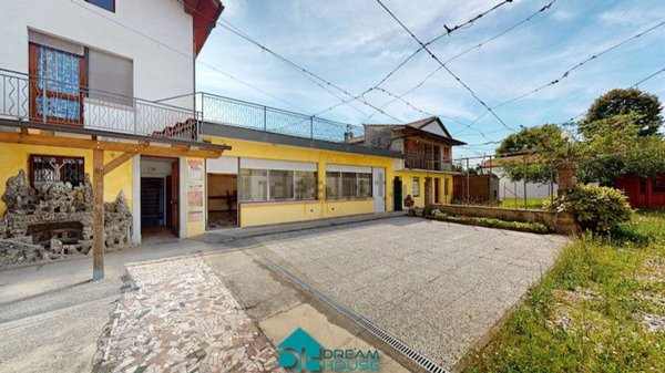 locale commerciale in vendita a San Daniele del Friuli in zona Villanova