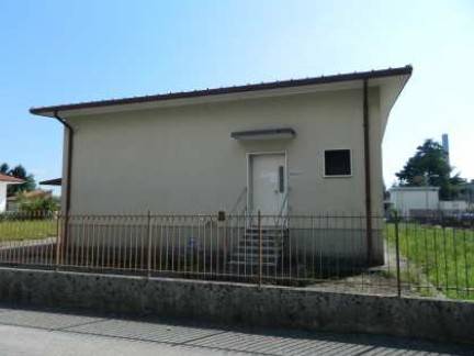 locale commerciale in vendita a San Daniele del Friuli in zona Villanova